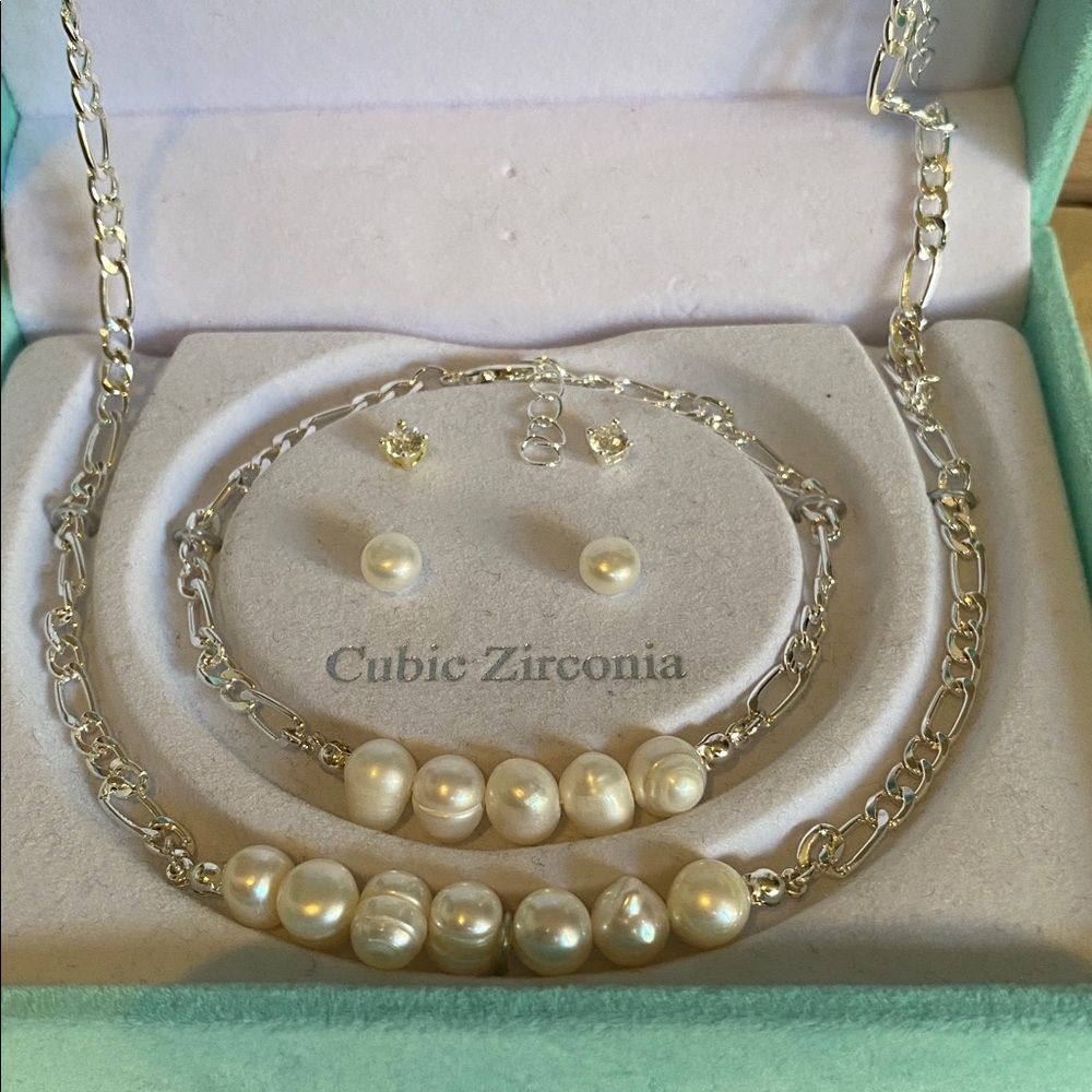 Elegant Pearl and Cubic Zirconia Jewelry Set
